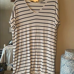 Black and white stripped tee